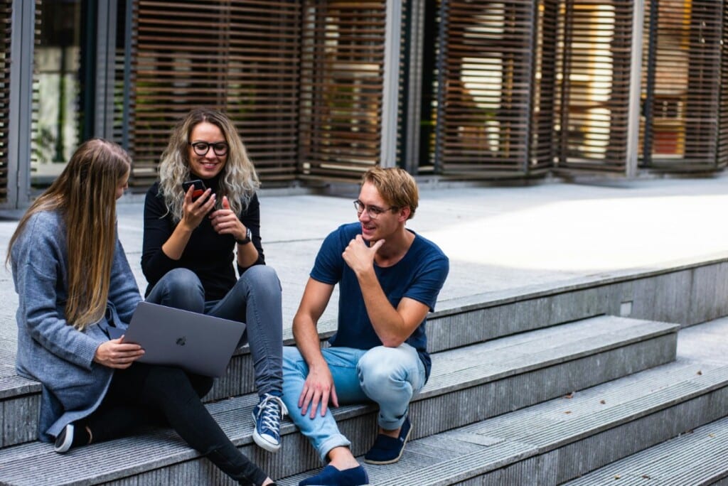pexels buro millennial 1438072 1024x684 1 | Napísali o nás